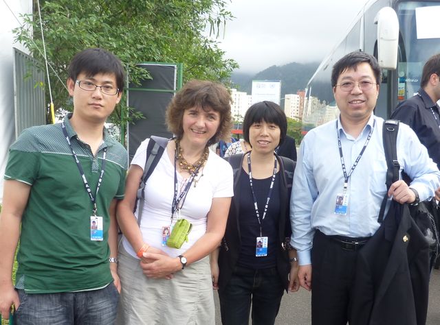 Huang Haoming (à droite) et ses collègues de Cango avec Antoinette Brouyaux Huang Haoming (à droite) et ses collègues de Cango avec Antoinette Brouyaux